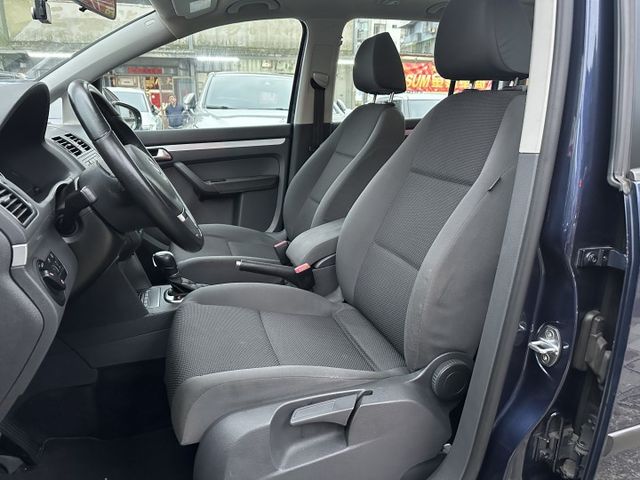 極品跑少 全景天窗 柴油省油省稅又有力 七人座 安全性高  第9張相片