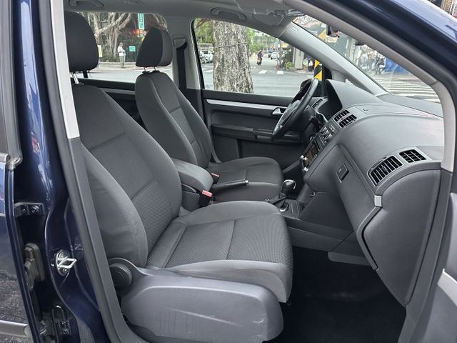 極品跑少 全景天窗 柴油省油省稅又有力 七人座 安全性高  第12張相片