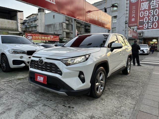 旗艦版! ACC跟車 電動椅 電尾門 CarPlay 360度全車環景 全程原廠保養 內容有詳細照片  第1張相片