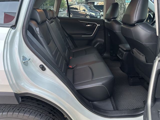 旗艦版! ACC跟車 電動椅 電尾門 CarPlay 360度全車環景 全程原廠保養 內容有詳細照片  第9張相片