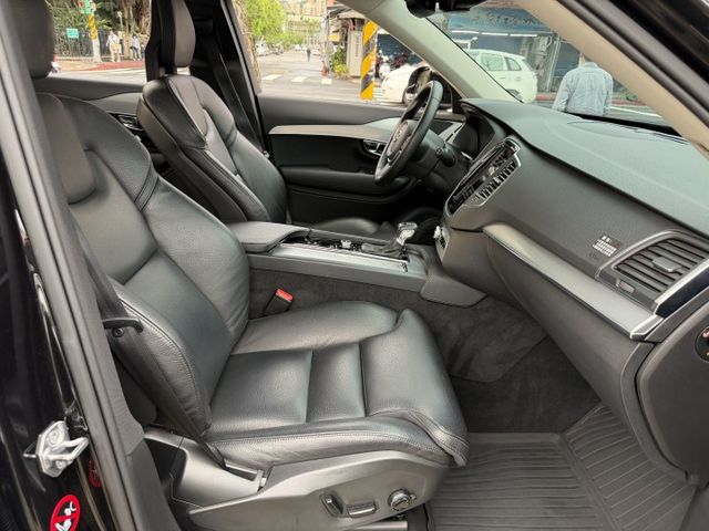 D5 7人座 原廠保養 原鈑件 省油省稅又有力  第16張相片