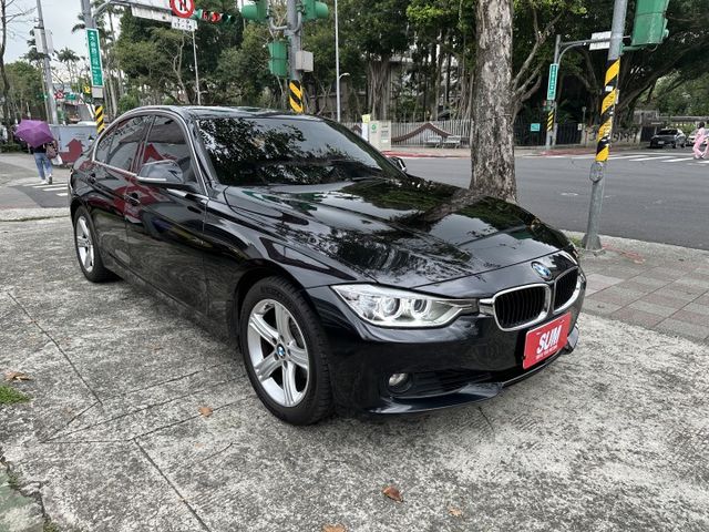 總代理 F30 320I SPORT版 雙區恆溫 後座出風口 快撥換檔 僅跑12萬  內容有詳細照片  第4張相片
