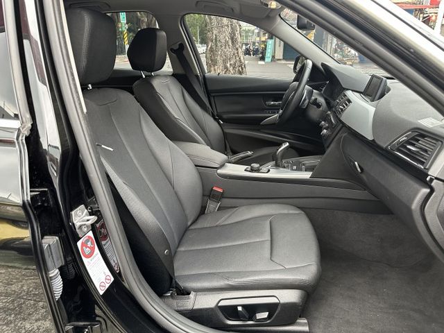 總代理 F30 320I SPORT版 雙區恆溫 後座出風口 快撥換檔 僅跑12萬  內容有詳細照片  第10張相片
