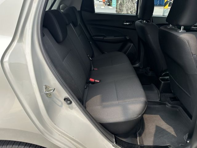 三缸渦輪增壓1.0Turbo i-key 恆溫 Auto感應頭燈 定速巡航 全程原廠保養 內容有詳細照片  第8張相片