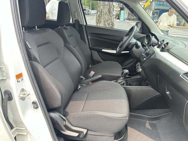 三缸渦輪增壓1.0Turbo i-key 恆溫 Auto感應頭燈 定速巡航 全程原廠保養 內容有詳細照片  第9張相片