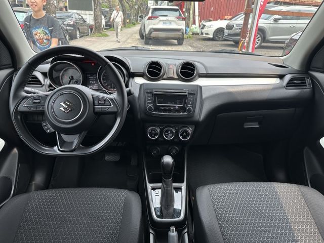 三缸渦輪增壓1.0Turbo i-key 恆溫 Auto感應頭燈 定速巡航 全程原廠保養 內容有詳細照片  第12張相片