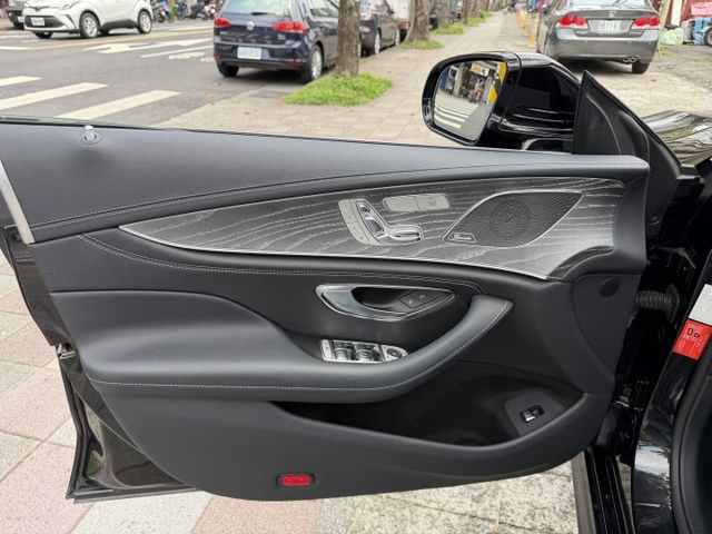 19年 新車400萬 2.0輕油電 299匹馬力 AMG GT63套件 總代理  省油省稅又會跑 6秒100  第6張相片