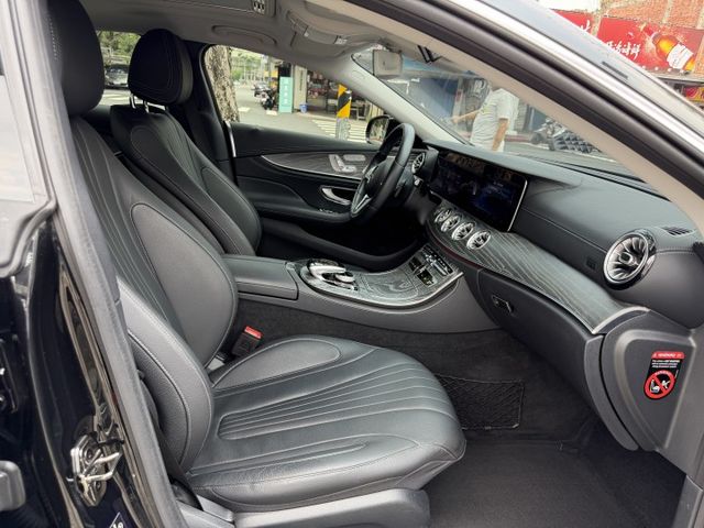 19年 新車400萬 2.0輕油電 299匹馬力 AMG GT63套件 總代理  省油省稅又會跑 6秒100  第13張相片