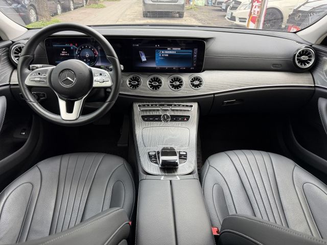 19年 新車400萬 2.0輕油電 299匹馬力 AMG GT63套件 總代理  省油省稅又會跑 6秒100  第15張相片