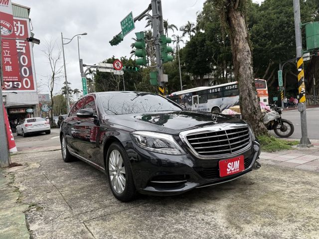 新車480萬 總裁座車 超大數位連屏幕 選配曜石黑 氣壓墊子懸吊 現在免80萬即刻擁有! 保證超值  第4張相片