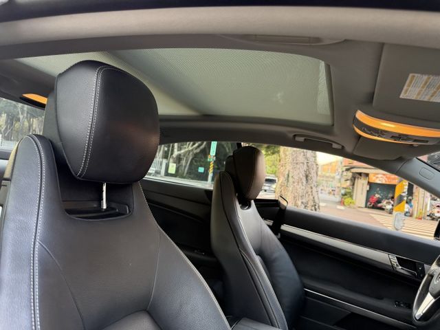 E250 COUPE 1.8 雙門 全景天窗 HID大燈 新車價309萬 僅跑10萬公里 內容有詳細照片  第13張相片