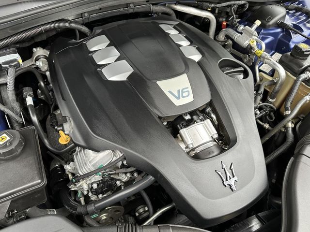 總代理 極品跑少原廠保養 愛馬仕內裝 電子懸吊 20吋鋁圈 跑車聲浪 愛馬仕樣式義大利真皮 保證超值  第14張相片