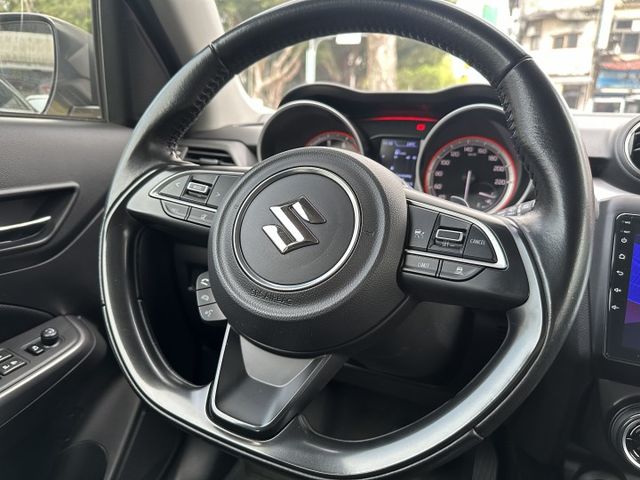 1.2油電新引擎! ACC跟車 盲點偵測 360度全車環景系統 全程原廠保養 僅跑四萬! 內容有詳細照片  第17張相片