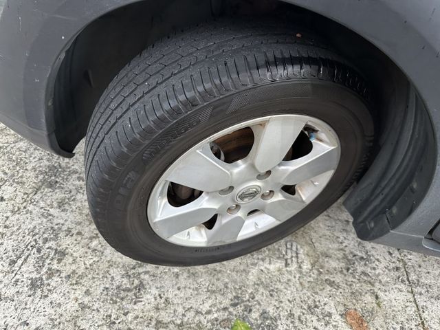 耐操神車Livina頂級 ABS防鎖死剎車系統 衛星導航 藍芽音樂 恆溫 Auto感應頭燈 內容有詳細照片  第6張相片