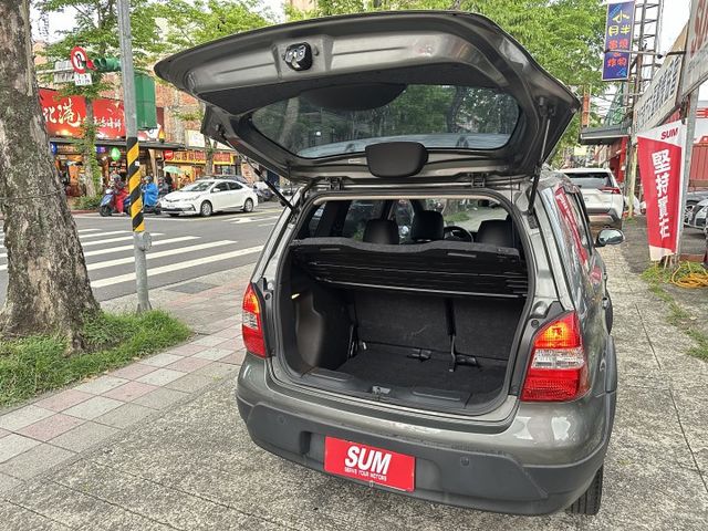 耐操神車Livina頂級 ABS防鎖死剎車系統 衛星導航 藍芽音樂 恆溫 Auto感應頭燈 內容有詳細照片  第8張相片