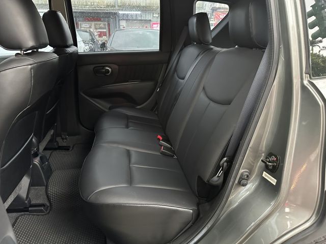 耐操神車Livina頂級 ABS防鎖死剎車系統 衛星導航 藍芽音樂 恆溫 Auto感應頭燈 內容有詳細照片  第10張相片
