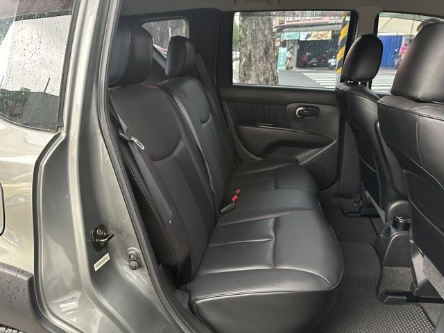 耐操神車Livina頂級 ABS防鎖死剎車系統 衛星導航 藍芽音樂 恆溫 Auto感應頭燈 內容有詳細照片  第11張相片