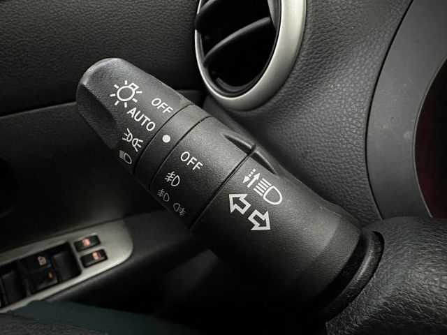 耐操神車Livina頂級 ABS防鎖死剎車系統 衛星導航 藍芽音樂 恆溫 Auto感應頭燈 內容有詳細照片  第14張相片