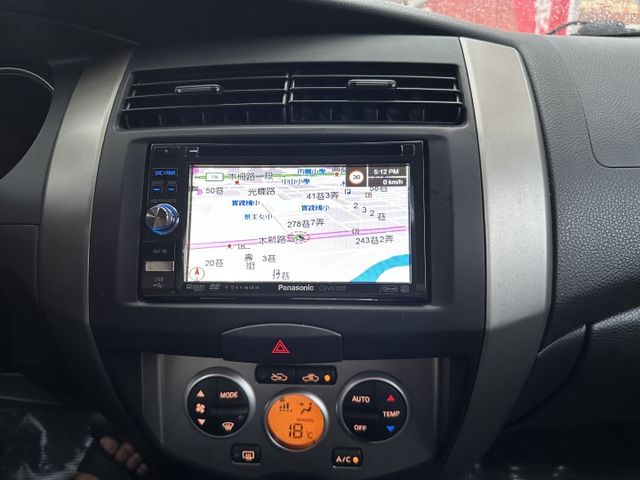 耐操神車Livina頂級 ABS防鎖死剎車系統 衛星導航 藍芽音樂 恆溫 Auto感應頭燈 內容有詳細照片  第16張相片