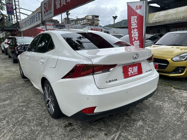 IS200t 245匹馬力 LED頭燈尾燈 後座出風口 通風座椅 ACC自動跟車 AHB智慧遠光燈切換 內容有詳細照片  第2張相片