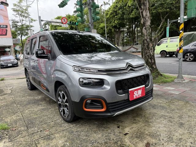 布丁狗 XTR最頂級長軸! 稀有七人座 新車保固期中 僅跑三萬 原廠保養 ACC跟車 內容有詳細照片  第2張相片