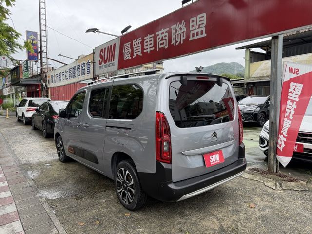 布丁狗 XTR最頂級長軸! 稀有七人座 新車保固期中 僅跑三萬 原廠保養 ACC跟車 內容有詳細照片  第4張相片