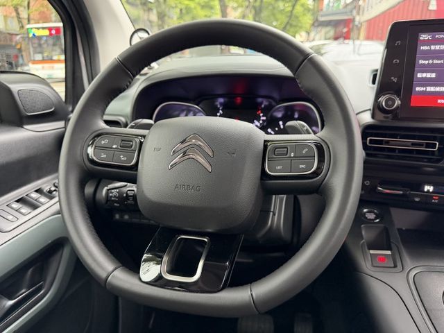 布丁狗 XTR最頂級長軸! 稀有七人座 新車保固期中 僅跑三萬 原廠保養 ACC跟車 內容有詳細照片  第16張相片