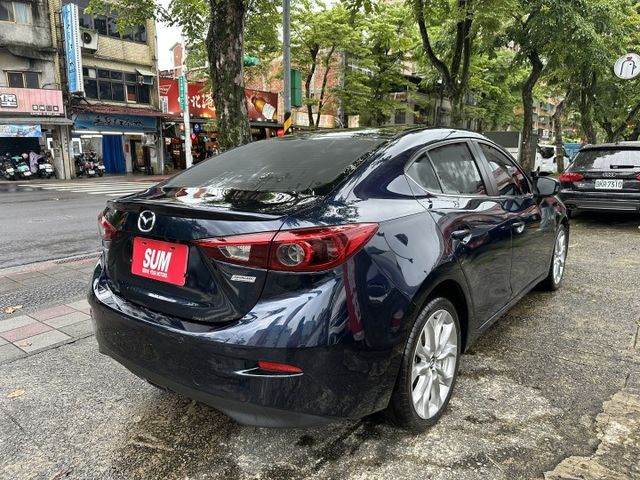 最頂級! 天窗 Hud抬頭顯示 盲點偵測 Auto感應頭燈 雙區恆溫 選配原廠導航! 內容有詳細照片  第3張相片