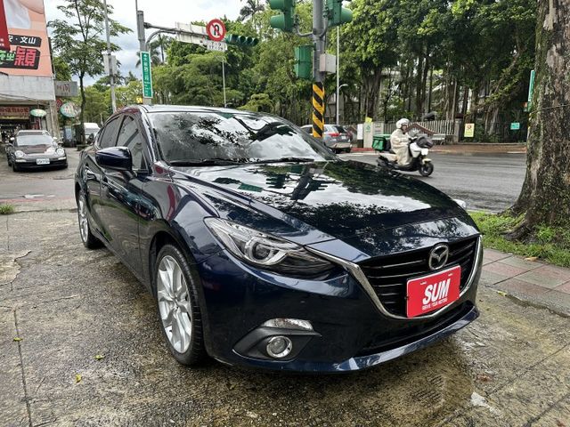 最頂級! 天窗 Hud抬頭顯示 盲點偵測 Auto感應頭燈 雙區恆溫 選配原廠導航! 內容有詳細照片  第4張相片
