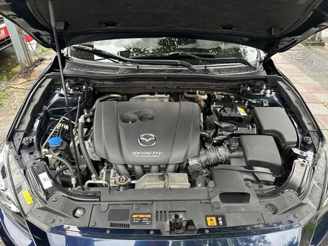 最頂級! 天窗 Hud抬頭顯示 盲點偵測 Auto感應頭燈 雙區恆溫 選配原廠導航! 內容有詳細照片  第6張相片