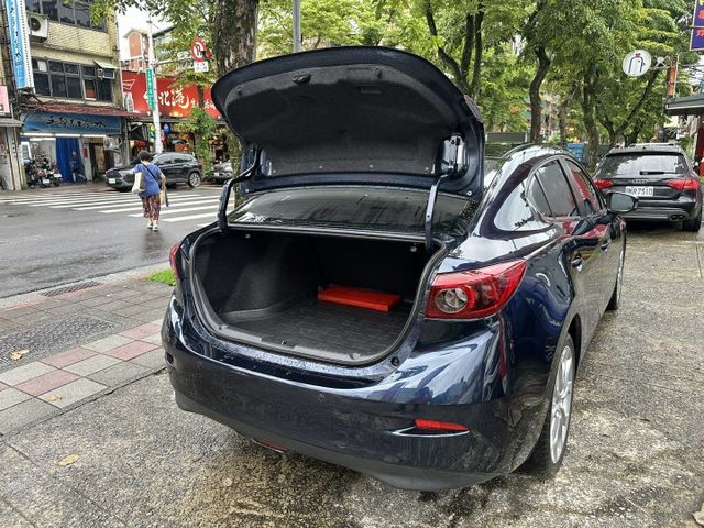 最頂級! 天窗 Hud抬頭顯示 盲點偵測 Auto感應頭燈 雙區恆溫 選配原廠導航! 內容有詳細照片  第10張相片