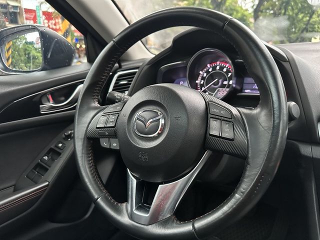 最頂級! 天窗 Hud抬頭顯示 盲點偵測 Auto感應頭燈 雙區恆溫 選配原廠導航! 內容有詳細照片  第14張相片