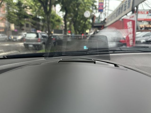 最頂級! 天窗 Hud抬頭顯示 盲點偵測 Auto感應頭燈 雙區恆溫 選配原廠導航! 內容有詳細照片  第16張相片