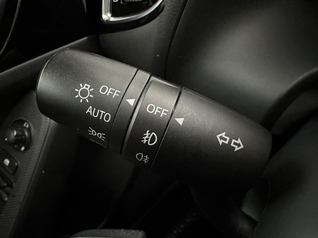 最頂級! 天窗 Hud抬頭顯示 盲點偵測 Auto感應頭燈 雙區恆溫 選配原廠導航! 內容有詳細照片  第18張相片