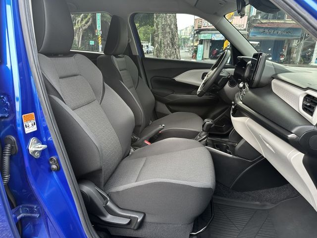 最頂級滿配! ACC跟車 360度環景系統 CarPlay 盲點偵測 hybrid 原廠保固期中 內容有詳細照片  第12張相片