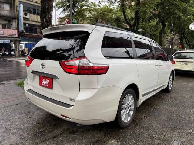 最頂級LIMITED 全台唯一AWD! 雙電動滑門 雙電動椅 JBL環繞音響 原廠保養 內容有詳細照片  第4張相片
