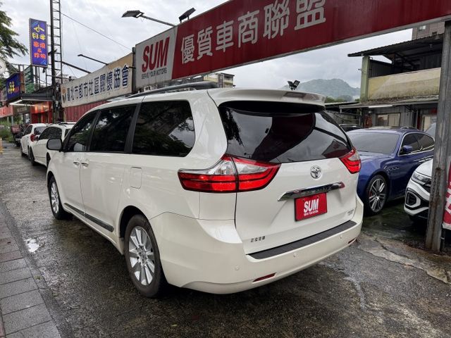 最頂級LIMITED 全台唯一AWD! 雙電動滑門 雙電動椅 JBL環繞音響 原廠保養 內容有詳細照片  第5張相片
