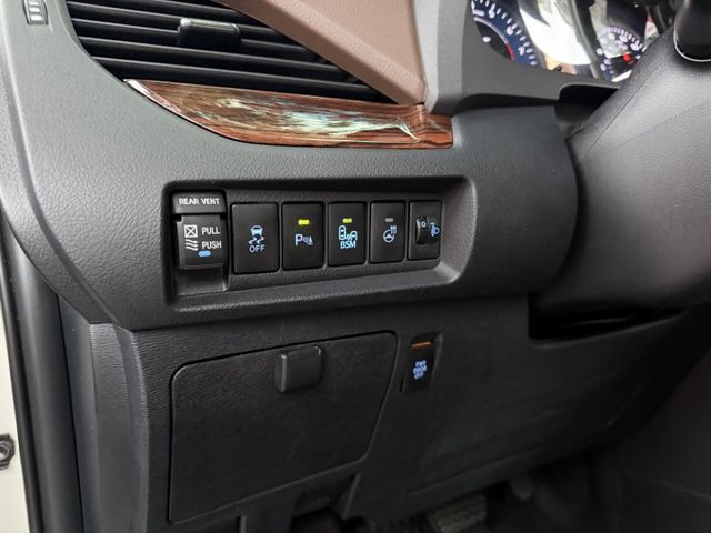 最頂級LIMITED 全台唯一AWD! 雙電動滑門 雙電動椅 JBL環繞音響 原廠保養 內容有詳細照片  第8張相片