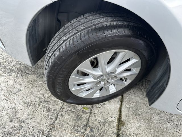 僅跑6萬! 全程原廠保養 CarPlay 倒車顯影 胎紋超深免更換 極致耐操神車! 內容有詳細照片  第5張相片