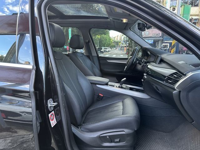XDrive25d 總代理 全景天窗 雙電動椅 電動尾門 電子手剎車 AutoHold 內容有詳細照片  第10張相片