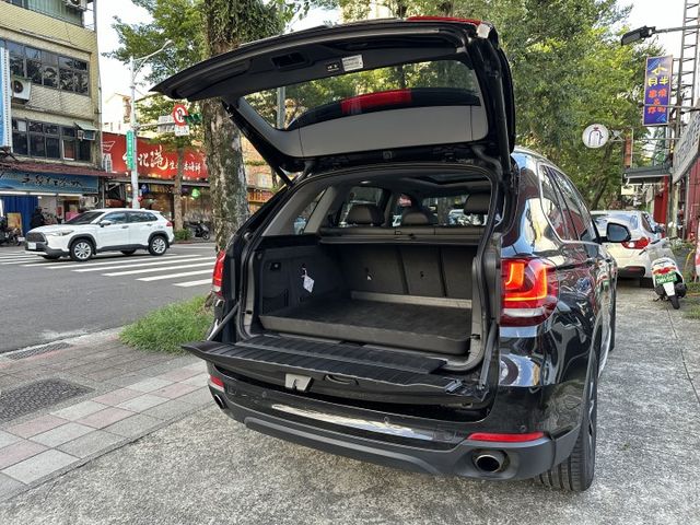XDrive25d 總代理 全景天窗 雙電動椅 電動尾門 電子手剎車 AutoHold 內容有詳細照片  第12張相片
