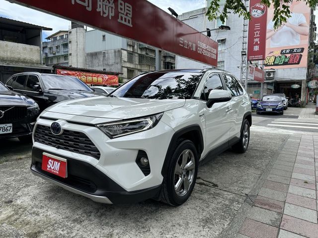 最頂級4WD! 2.5油電Hybrid 全景天窗 通風座椅 ACC跟車 CarPlay 環景系統 內容有詳細照片  第1張相片