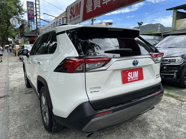最頂級4WD! 2.5油電Hybrid 全景天窗 通風座椅 ACC跟車 CarPlay 環景系統 內容有詳細照片  第2張相片