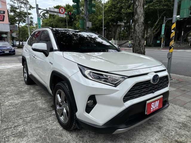 最頂級4WD! 2.5油電Hybrid 全景天窗 通風座椅 ACC跟車 CarPlay 環景系統 內容有詳細照片  第4張相片