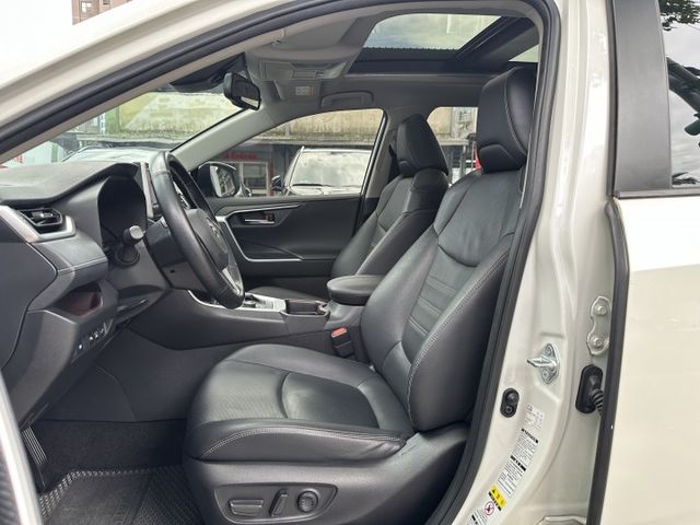 最頂級4WD! 2.5油電Hybrid 全景天窗 通風座椅 ACC跟車 CarPlay 環景系統 內容有詳細照片  第9張相片