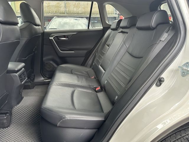 最頂級4WD! 2.5油電Hybrid 全景天窗 通風座椅 ACC跟車 CarPlay 環景系統 內容有詳細照片  第10張相片