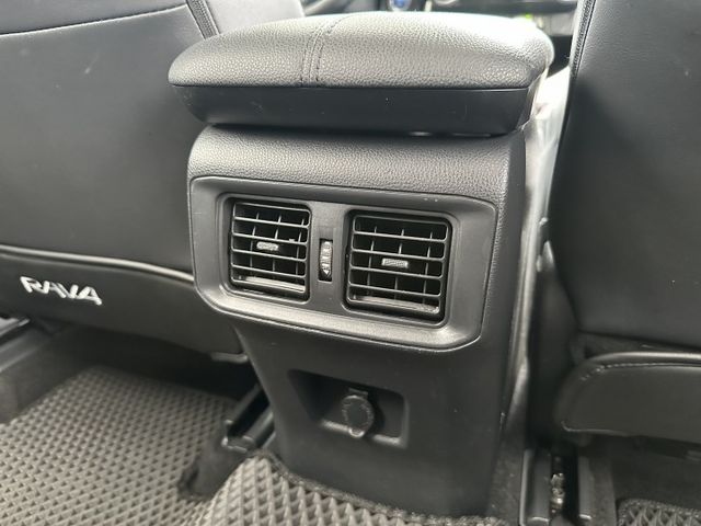 最頂級4WD! 2.5油電Hybrid 全景天窗 通風座椅 ACC跟車 CarPlay 環景系統 內容有詳細照片  第14張相片
