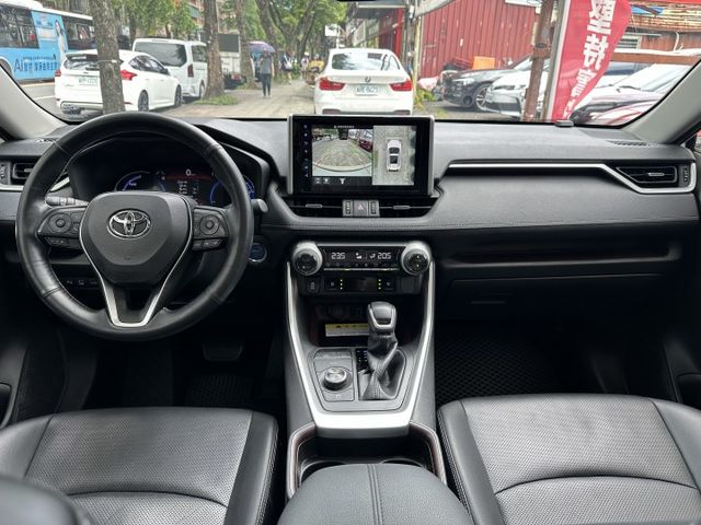 最頂級4WD! 2.5油電Hybrid 全景天窗 通風座椅 ACC跟車 CarPlay 環景系統 內容有詳細照片  第15張相片