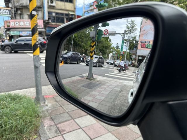 最頂級4WD! 2.5油電Hybrid 全景天窗 通風座椅 ACC跟車 CarPlay 環景系統 內容有詳細照片  第18張相片