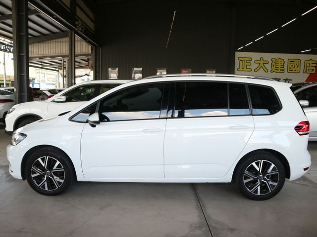 里程履約保證僅跑4萬 改款全新造型 三區恆溫 ACC 衛星導航 倒車顯影 自動頭燈 CARPLAY i-Key 斜坡起步  第3張相片